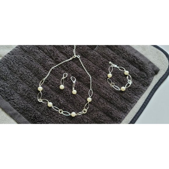 Necklace and earrings set - Picture 3 of 4